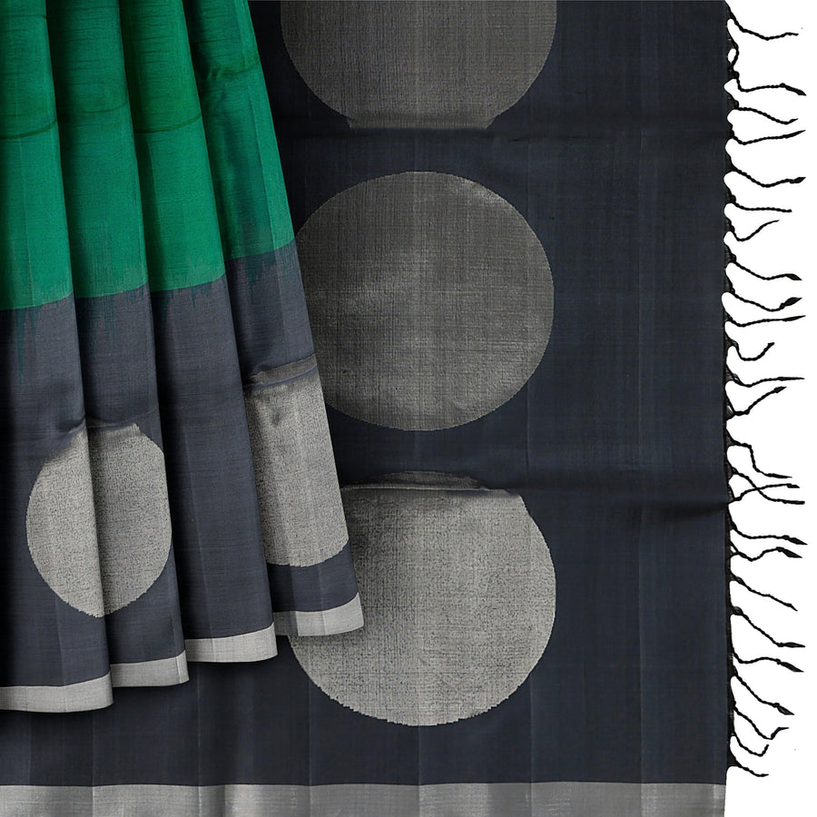 ساري حرير ناعم نقي، بنقشة البولكا الخضراء والسوداء، مع حواف منقوشة، بطول 5.5 متر مع بلوزة، من الهند - D22679