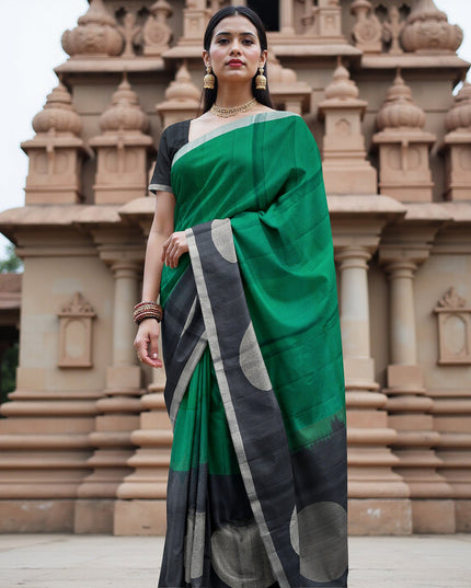 ساري حرير ناعم نقي، بنقشة البولكا الخضراء والسوداء، مع حواف منقوشة، بطول 5.5 متر مع بلوزة، من الهند - D22679