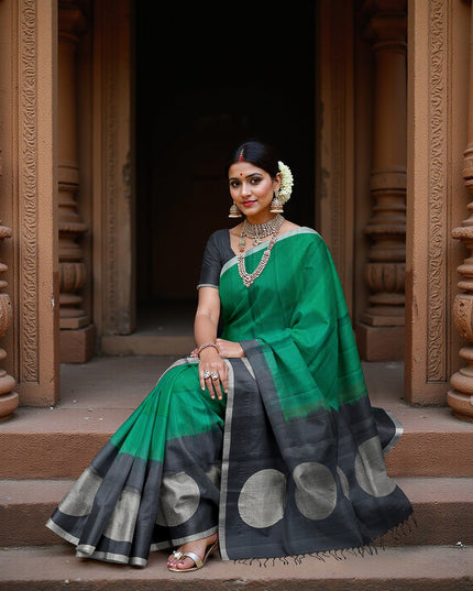 ساري حرير ناعم نقي، بنقشة البولكا الخضراء والسوداء، مع حواف منقوشة، بطول 5.5 متر مع بلوزة، من الهند - D22679