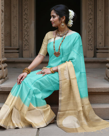 ساري حرير ناعم منسوج بنقشة مربعات رقيقة باللونين الفيروزي والبيج، بطول 5.5 متر مع قطعة بلوزة، من الهند - D22680