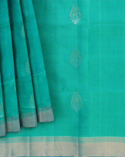 ساري حرير ناعم منسوج بلون أخضر زمردي مع لمسات من زاري ذهبي، بطول 5.5 متر مع قطعة بلوزة، من أصل هندي - D22681