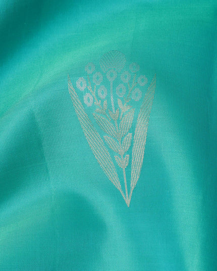 ساري حرير ناعم منسوج بلون أخضر زمردي مع لمسات من زاري ذهبي، بطول 5.5 متر مع قطعة بلوزة، من أصل هندي - D22681