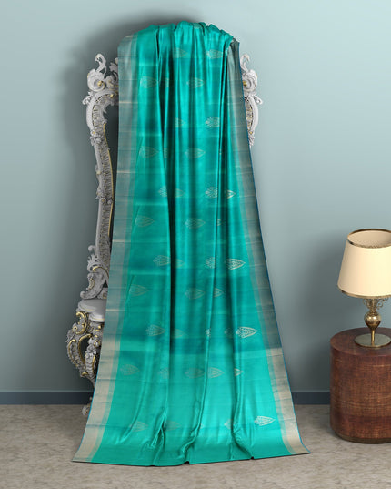 ساري حرير ناعم منسوج بلون أخضر زمردي مع لمسات من زاري ذهبي، بطول 5.5 متر مع قطعة بلوزة، من أصل هندي - D22681