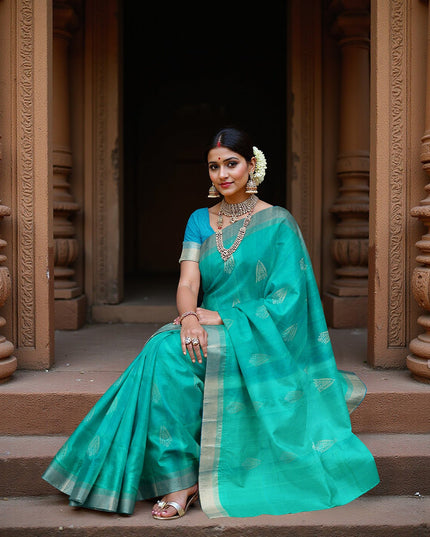 ساري حرير ناعم منسوج بلون أخضر زمردي مع لمسات من زاري ذهبي، بطول 5.5 متر مع قطعة بلوزة، من أصل هندي - D22681