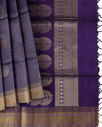 ساري بوتا زهري من الحرير الناعم بلون بنفسجي ذهبي مع حافة متباينة، بطول 5.5 متر مع قطعة بلوزة، من أصل هندي - D22682