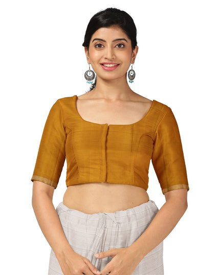 ساري زاري بالو الهندسي باللون العاجي والخردلي من الحرير الخالص الناعم مع حافة ذهبية، 5.5 متر مع قطعة بلوزة، أصله من الهند - D22683