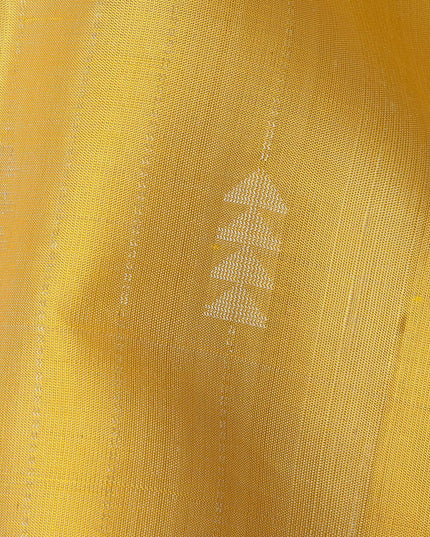 ساري حريري ناعم أصفر دوار الشمس بنسيج مخطط ولون بالو ثنائي اللون، 5.5 متر مع قطعة بلوزة، من أصل هندي - D22691