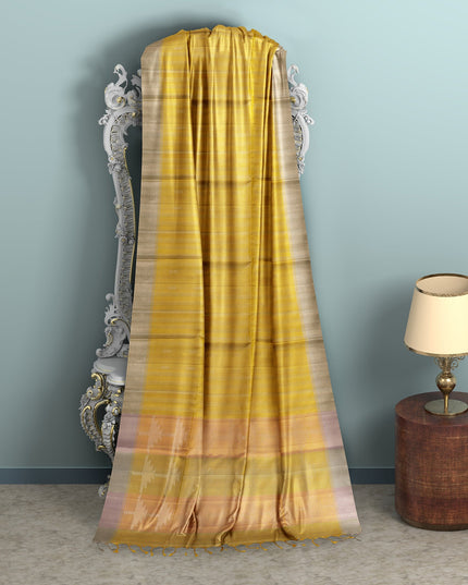 ساري حريري ناعم أصفر دوار الشمس بنسيج مخطط ولون بالو ثنائي اللون، 5.5 متر مع قطعة بلوزة، من أصل هندي - D22691