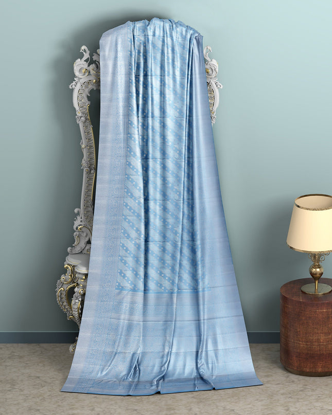 ساري كانجيفارام من الحرير الخالص باللون الأزرق السماوي، بنقشة بوتي قطرية منسوجة يدويًا وحواف مزخرفة، بطول 5.5 متر مع قطعة بلوزة، من أصل هندي - D22698