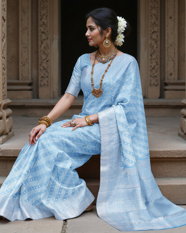 ساري كانجيفارام من الحرير الخالص باللون الأزرق السماوي، بنقشة بوتي قطرية منسوجة يدويًا وحواف مزخرفة، بطول 5.5 متر مع قطعة بلوزة، من أصل هندي - D22698