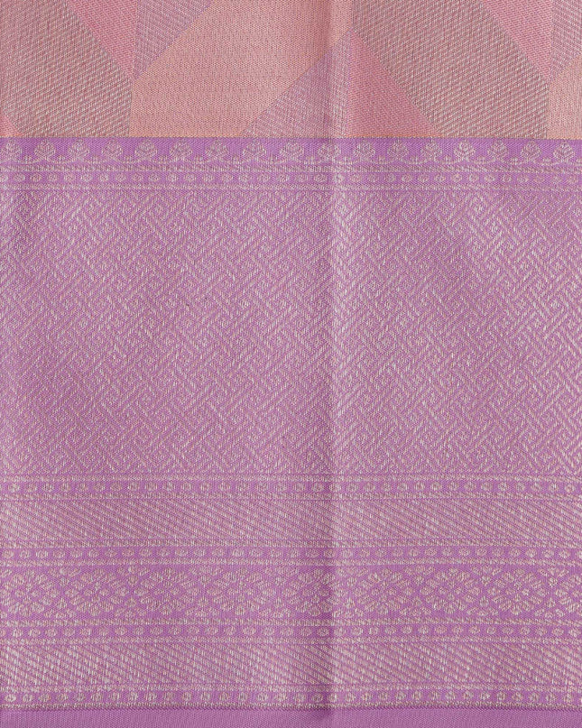 ساري كانجيفارام من الحرير الخالص بلون أرجواني وخوخي، مزين بنقشة شيفرون منسوجة يدويًا ونقشة بالو متباينة، بطول 5.5 متر مع قطعة بلوزة، من أصل هندي - D22699