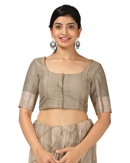 ساري كانجيفارام من الحرير الخالص باللون البيج بتصميم هندسي قطري منسوج يدويًا ولمسات زاري رقيقة، بطول 5.5 متر مع قطعة بلوزة، من أصل هندي - D22700