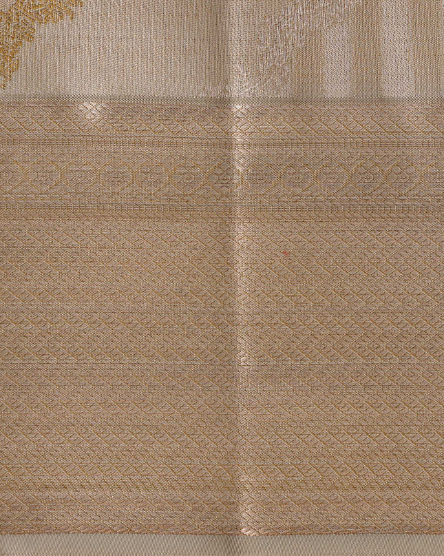 ساري كانجيفارام من الحرير الخالص باللون البيج بتصميم هندسي قطري منسوج يدويًا ولمسات زاري رقيقة، بطول 5.5 متر مع قطعة بلوزة، من أصل هندي - D22700