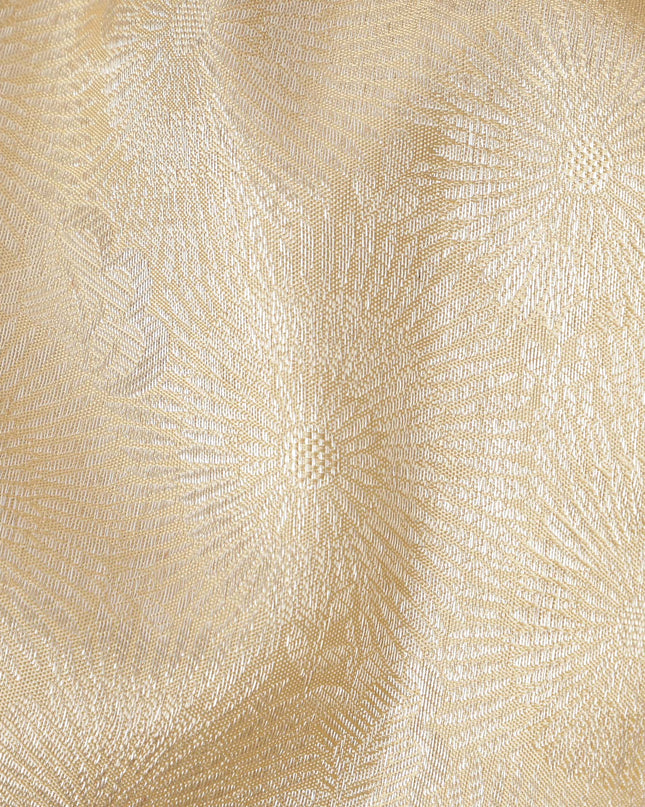 ساري كانجيفارام من الحرير الخالص بلون الشمبانيا الذهبي، بزخارف منسوجة يدويًا رقيقة وحواف لامعة، بطول 5.5 متر مع قطعة بلوزة، من أصل هندي - D22702