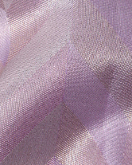 ساري كانجيفارام من الحرير الخالص بلون اللافندر، مع لوحة شيفرون هندسية منسوجة يدويًا وحواف متباينة، بطول 5.5 متر مع قطعة بلوزة، من أصل هندي - D22704