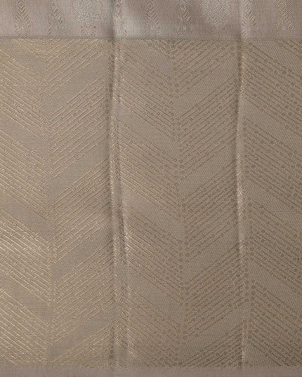 ساري كانجيفارام من الحرير الخالص بلون أخضر زيتوني، بنسيج مخطط يدويًا ولمسة نهائية رقيقة من قماش زاري، بطول 5.5 متر مع قطعة بلوزة، من أصل هندي - D22709