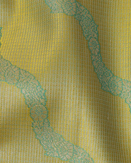 ساري كانجيفارام من الحرير الخالص باللونين الأخضر النعناعي والأصفر، بنمط موجة منسوج يدويًا وحواف زاري مزخرفة، بطول 5.5 متر مع قطعة بلوزة، من أصل هندي - D22714