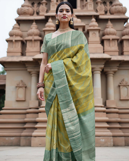 ساري كانجيفارام من الحرير الخالص باللونين الأخضر النعناعي والأصفر، بنمط موجة منسوج يدويًا وحواف زاري مزخرفة، بطول 5.5 متر مع قطعة بلوزة، من أصل هندي - D22714
