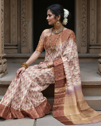 ساري كانجيفارام من الحرير الخالص باللون الوردي والأحمر الداكن بتصميم متعرج هندسي منسوج يدويًا وحواف زاري زهرية غنية، بطول 5.5 متر مع قطعة بلوزة، من أصل هندي - D22718