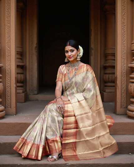 ساري كانجيفارام من الحرير الخالص بلون النحاس الذهبي، مزين بزخارف نباتية منسوجة يدويًا وحواف منقوشة متباينة، بطول 5.5 متر مع بلوزة، من أصل هندي - D22722