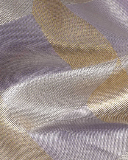 ساري كانجيفارام من الحرير الخالص بتصميم زاري منقوش باللونين الرمادي الفضي والأرجواني مع بالو لامع، 5.5 متر مع قطعة بلوزة، منسوج يدويًا من الهند - D22724