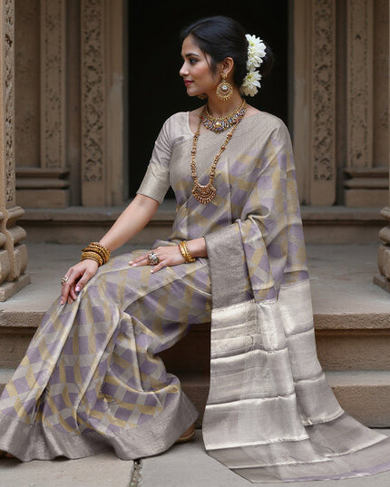 ساري كانجيفارام من الحرير الخالص بتصميم زاري منقوش باللونين الرمادي الفضي والأرجواني مع بالو لامع، 5.5 متر مع قطعة بلوزة، منسوج يدويًا من الهند - D22724