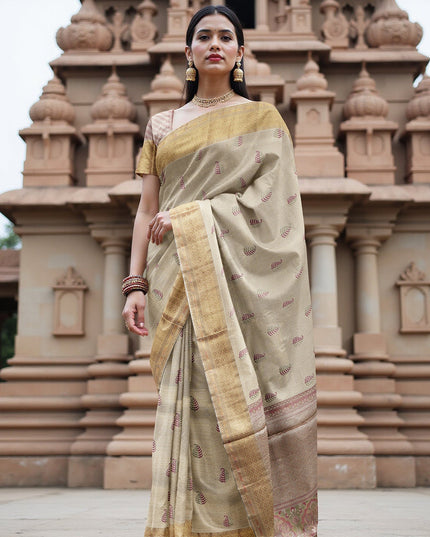 ساري كانجيفارام من الحرير الخالص، منسوج يدويًا باللونين الذهبي والعاجي، مع حافة زاري تقليدية، بطول 5.5 متر مع قطعة بلوزة، من الهند - D22732