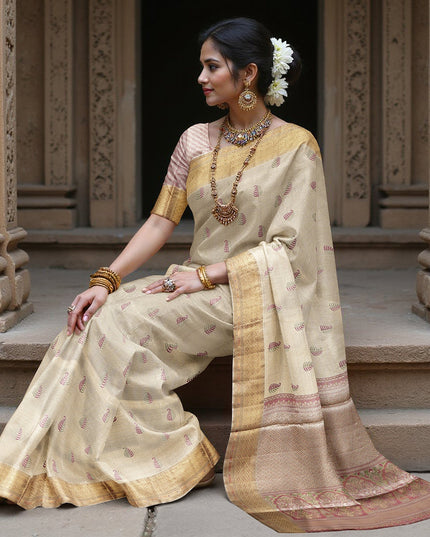 ساري كانجيفارام من الحرير الخالص، منسوج يدويًا باللونين الذهبي والعاجي، مع حافة زاري تقليدية، بطول 5.5 متر مع قطعة بلوزة، من الهند - D22732