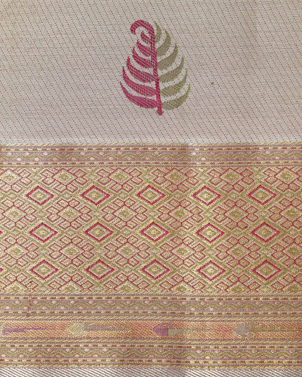 ساري كانجيفارام من الحرير الخالص، منسوج يدويًا باللونين الذهبي والعاجي، مع حافة زاري تقليدية، بطول 5.5 متر مع قطعة بلوزة، من الهند - D22732