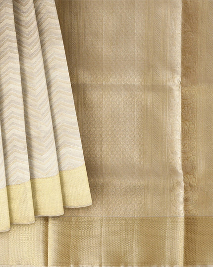 ساري كانجيفارام من الحرير الخالص، منسوج يدويًا من قماش زاري بلون كريمي عاجي، بطول 5.5 متر مع بلوزة، من الهند - D22736