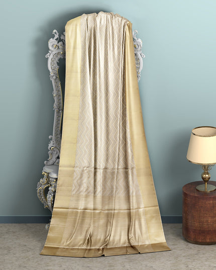 ساري كانجيفارام من الحرير الخالص، منسوج يدويًا من قماش زاري بلون كريمي عاجي، بطول 5.5 متر مع بلوزة، من الهند - D22736