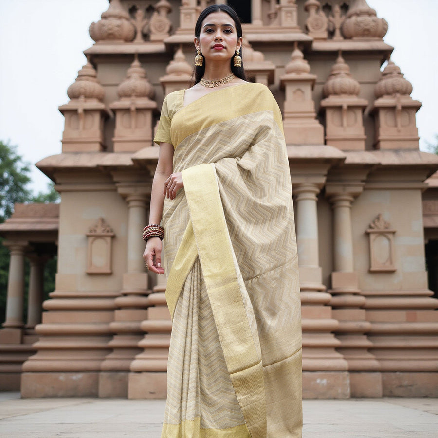 ساري كانجيفارام من الحرير الخالص، منسوج يدويًا من قماش زاري بلون كريمي عاجي، بطول 5.5 متر مع بلوزة، من الهند - D22736