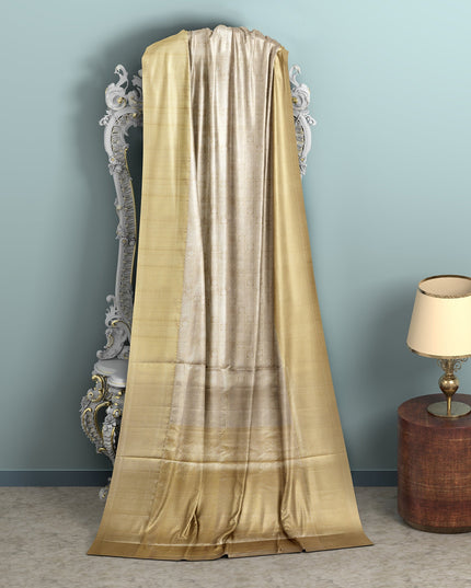 ساري كانجيفارام من الحرير الخالص، منسوج يدويًا من قماش زاري دائري رقيق باللون البيج الذهبي، بطول 5.5 متر مع قطعة بلوزة، من الهند - D22737