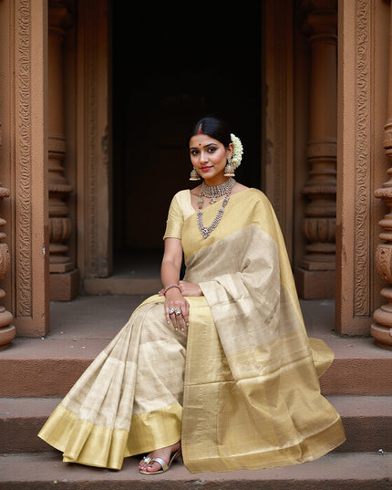 ساري كانجيفارام من الحرير الخالص، منسوج يدويًا من قماش زاري دائري رقيق باللون البيج الذهبي، بطول 5.5 متر مع قطعة بلوزة، من الهند - D22737