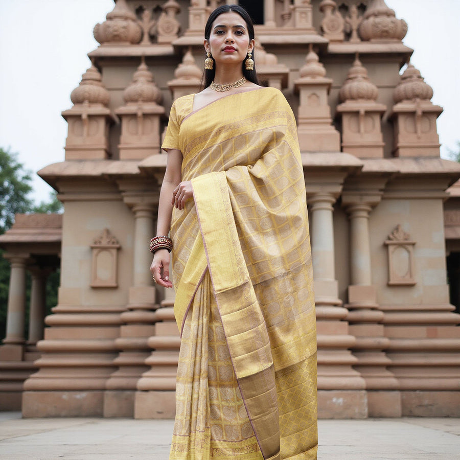 ساري كانجيفارام من الحرير الخالص، منقوش بنقشة مربعات ذهبية، بطول 5.5 متر مع قطعة بلوزة، منسوج يدويًا من الهند - D22739