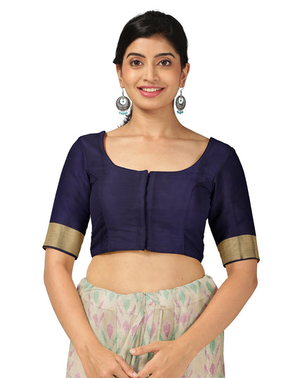 ساري عاجي بودي بطبعة إيكات متعددة الألوان ومطرز بنقشة بالو من الحرير الخالص باللون الأزرق الداكن، بطول 5.5 متر مع بلوزة، منسوج يدويًا من الهند - D22745