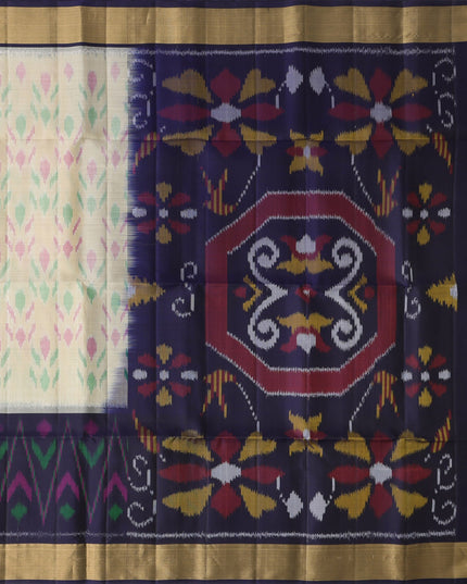 ساري عاجي بودي بطبعة إيكات متعددة الألوان ومطرز بنقشة بالو من الحرير الخالص باللون الأزرق الداكن، بطول 5.5 متر مع بلوزة، منسوج يدويًا من الهند - D22745