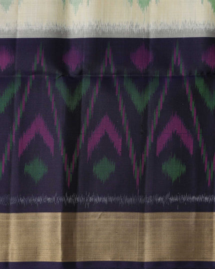 ساري عاجي بودي بطبعة إيكات متعددة الألوان ومطرز بنقشة بالو من الحرير الخالص باللون الأزرق الداكن، بطول 5.5 متر مع بلوزة، منسوج يدويًا من الهند - D22745