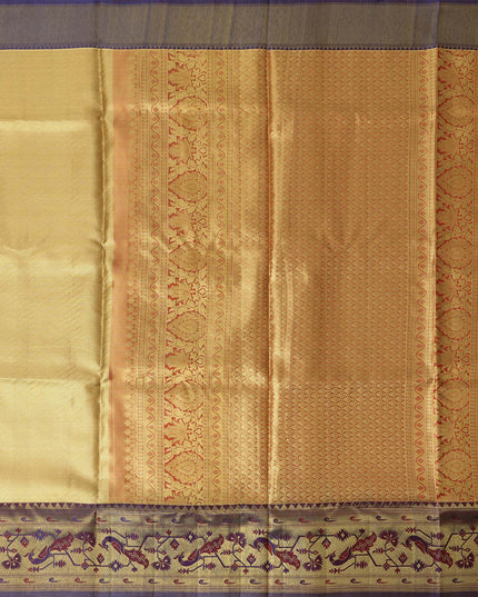 ساري حرير ناعم نقي، أصفر ذهبي مع حدود تقليدية بنقشة كستنائية، منسوج بزري ذهبي، 5.5 متر مع بلوزة، منسوج يدويًا، أصله الهند - D22751
