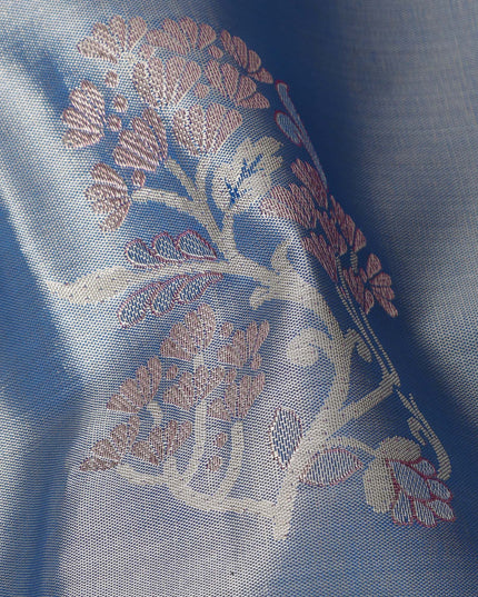 ساري زفاف من الحرير الخالص من قماش بوتا زاري أزرق فولاذي وفضي منسوج، مع حواف متباينة وتفاصيل معقدة، عرض 110 سم، صنع في الهند - D22752