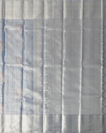 ساري زفاف من الحرير الخالص من قماش بوتا زاري أزرق فولاذي وفضي منسوج، مع حواف متباينة وتفاصيل معقدة، عرض 110 سم، صنع في الهند - D22752