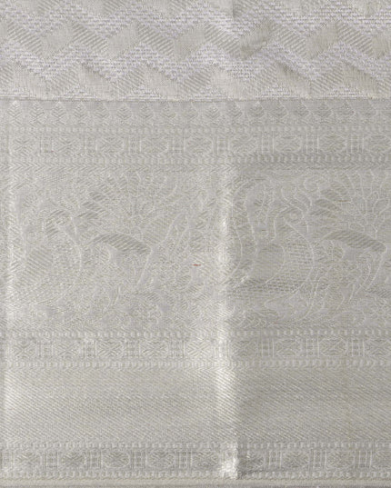 ساري زفاف كانجيفارام حرير نقي منسوج ذاتيًا باللون الرمادي الفضي، بنقشة شيفرون، بنمط هندسي رقيق، عرض 110 سم، صنع في الهند - D22755