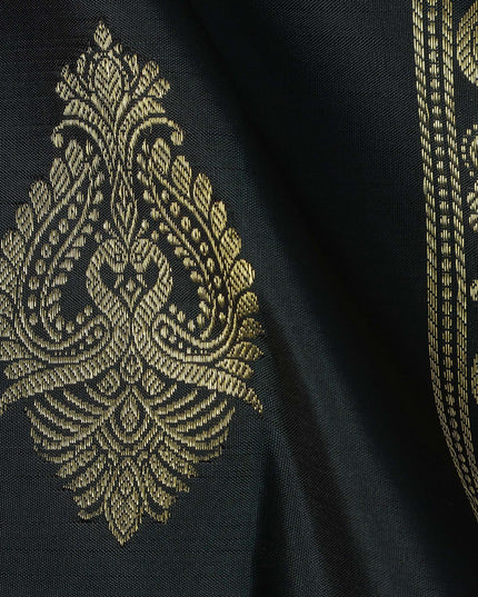 ساري زفاف كانجيفارام من الحرير الخالص، مزين بنقشة بيزلي باللون الأخضر الزجاجي والذهبي العتيق، بتصميم مخطط تقليدي مع زخارف بالو، عرض 110 سم، صنع في الهند - D22764