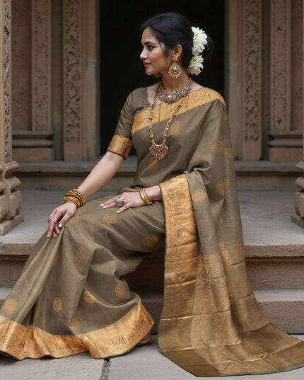 ساري زفاف دائري من الحرير الخالص زاري بوتا كانجيفارام باللون الأخضر الزيتوني والذهبي العتيق، مع حافة فيل تقليدية مع بالو مزخرف، عرض 110 سم، صنع في الهند - D22765