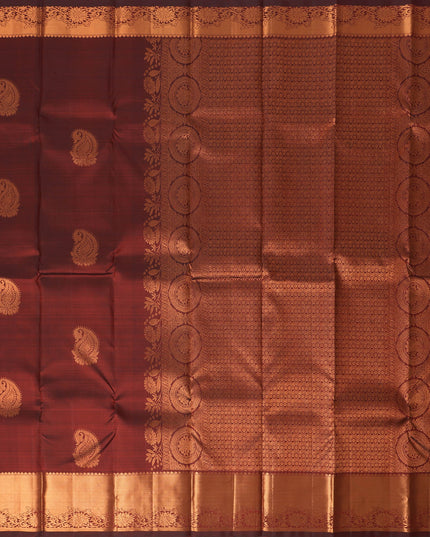 ساري زفاف دائري من الحرير الخالص زاري بوتا كانجيفارام باللونين العنابي والنحاسي، مع حافة مستوحاة من المعبد ونسيج جراند بالو، عرض 110 سم، صنع في الهند - D22766