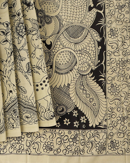 ساري كالامكاري حرير كريمي من شينوري، مزين بمشاهد أسطورية مرسومة يدويًا، عرض 110 سم، أصله: سري كالاهاستي، الهند، طوله 5.5 متر مع بلوزة - D22831