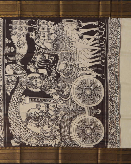 ساري كالامكاري حريري كريمي من بنغالور، مزين بمشاهد تقليدية مرسومة يدويًا، عرض 110 سم، أصله: سري كالاهاستي، الهند، طوله 5.5 متر مع بلوزة - D22834