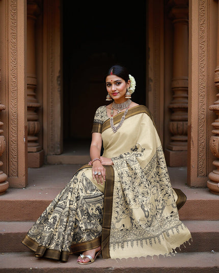 ساري كالامكاري حريري كريمي من بنغالور بنقوش أسطورية مرسومة يدويًا، عرض 110 سم، أصله: سري كالاهاستي، الهند، طوله 5.5 متر مع بلوزة - D22837