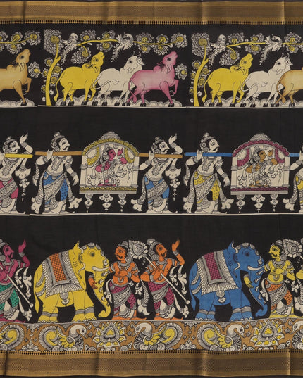 ساري كالامكاري حريري أسود من بنغالور، مزين برسومات أسطورية مرسومة يدويًا، عرض 110 سم، أصله: سري كالاهاستي، الهند، طوله 5.5 متر مع بلوزة - D22838