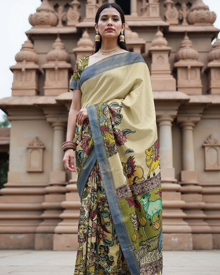 ساري كالامكاري حريري كريمي من بنغالور بزخارف تقليدية مرسومة يدويًا، عرض 110 سم، أصله: سري كالاهاستي، الهند، طوله 5.5 متر مع قطعة بلوزة - D22840